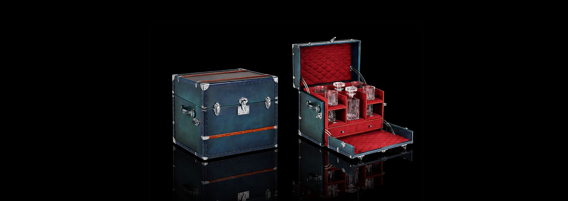 Bar Steamer trunks 