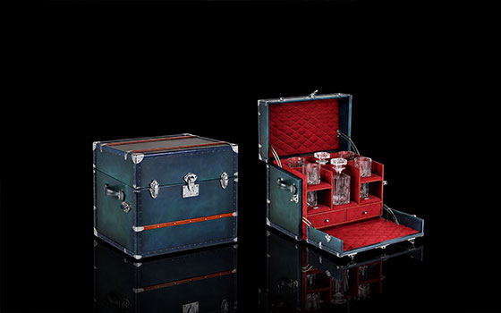Bar Steamer trunks 