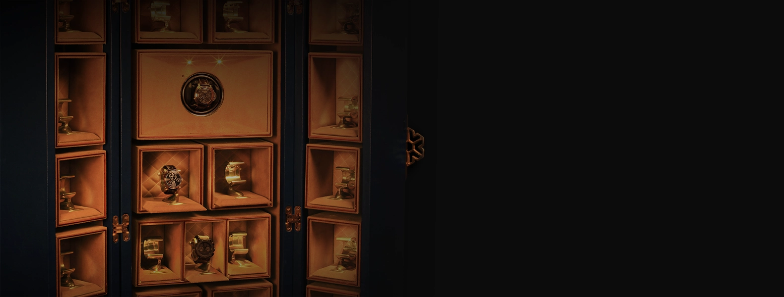 watch cabinet trunk