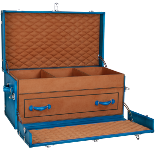 Classic steamer trunk with one drawer