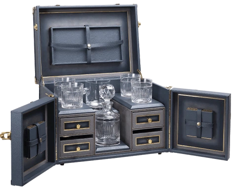 Travel-bar-steamer-trunk