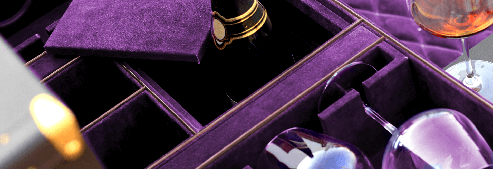 Wine steamer trunk